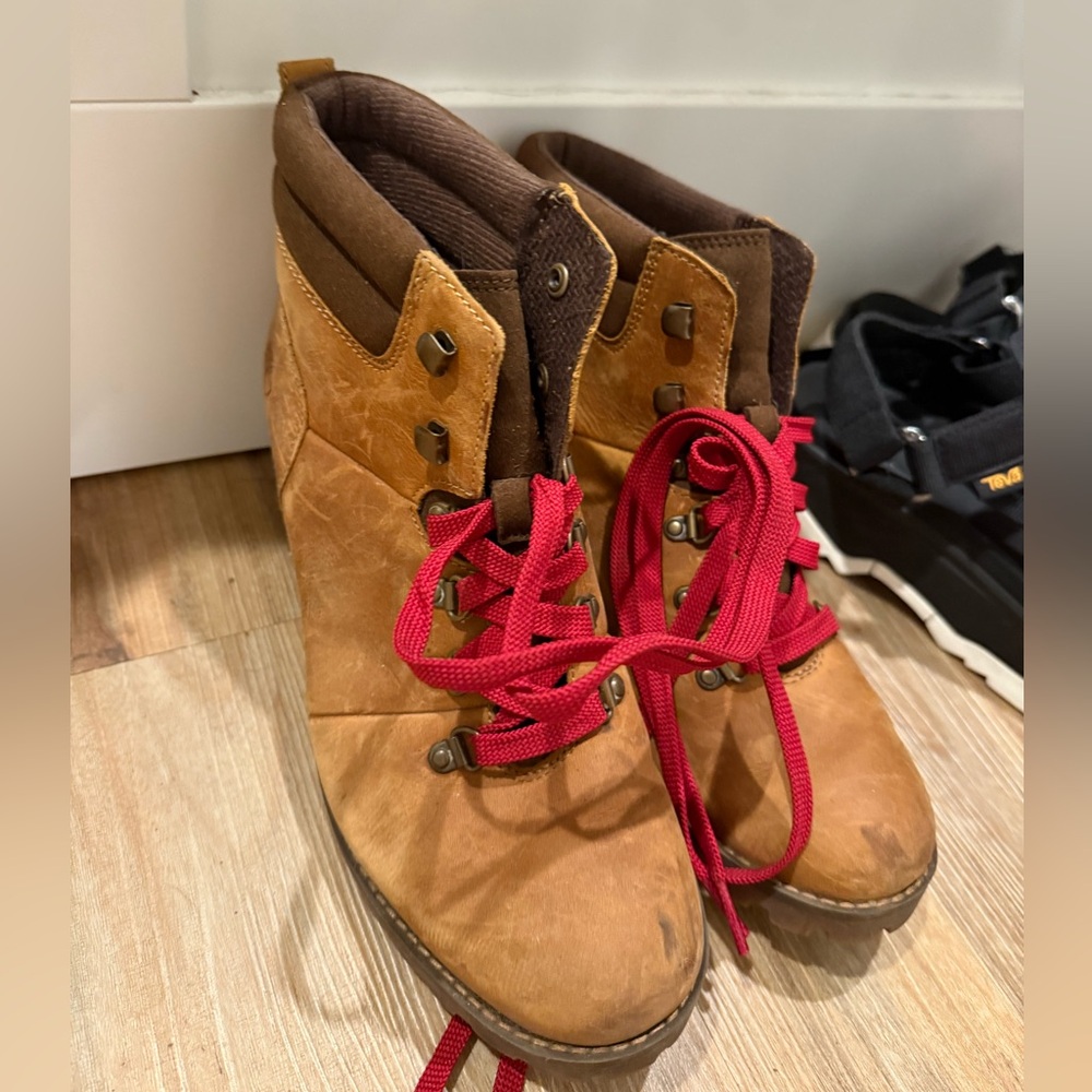 Timberland Boots - Picture 2 of 4